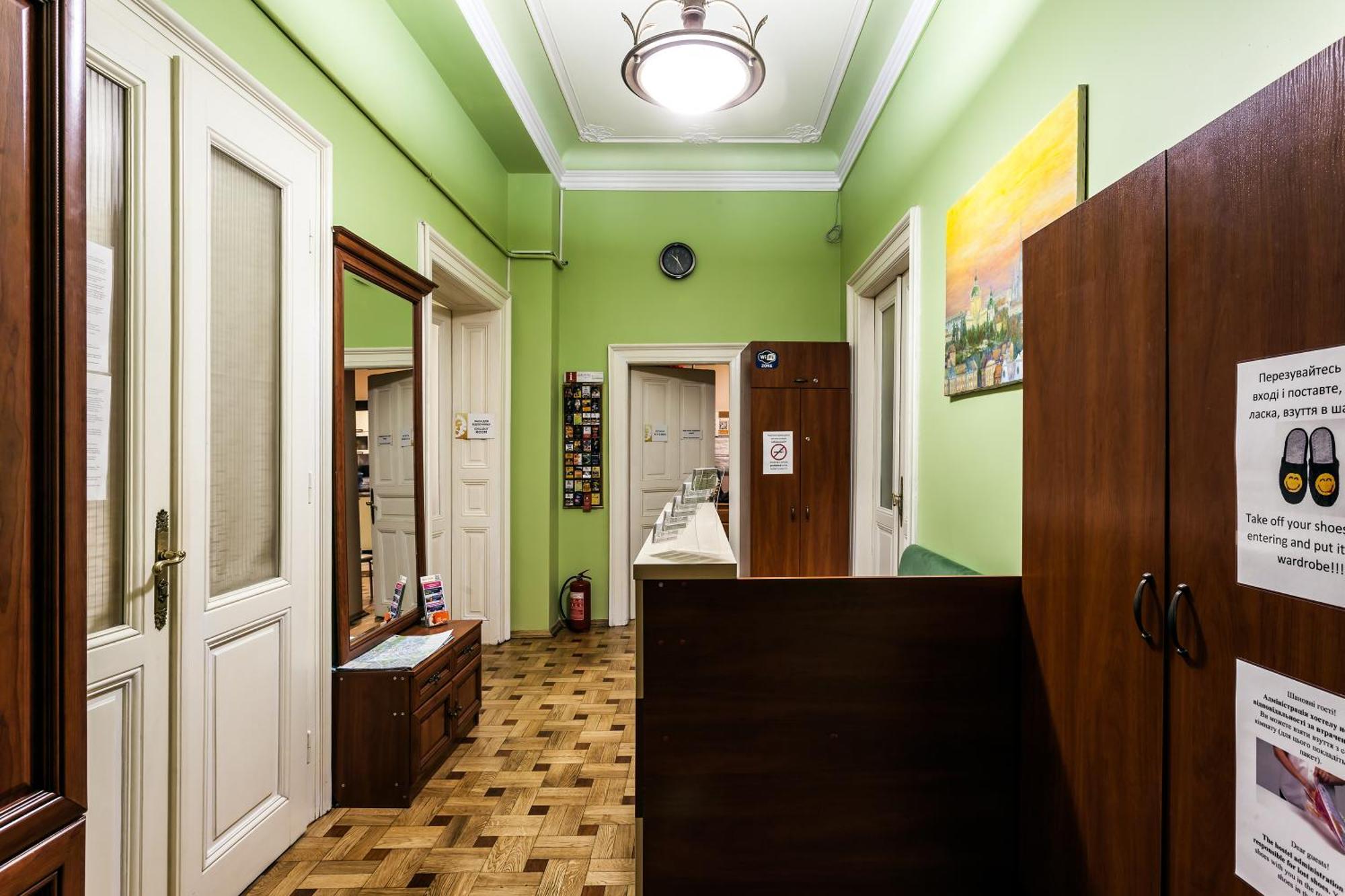 Leosphere Hostel 利沃夫 外观 照片